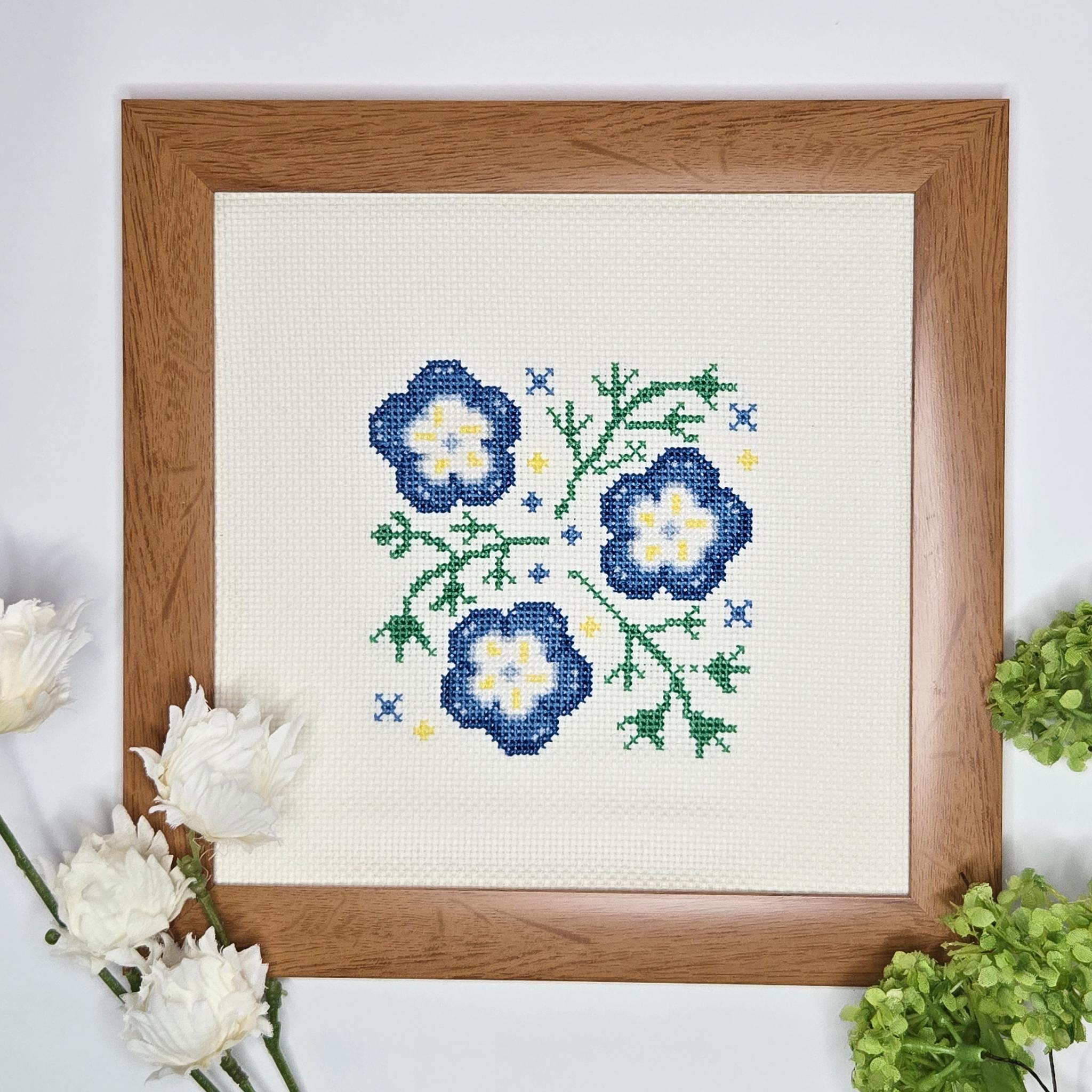 (刺繍キット販売) ネモフィラ クロスステッチ 初心者用 コースターサイズ1枚目の画像